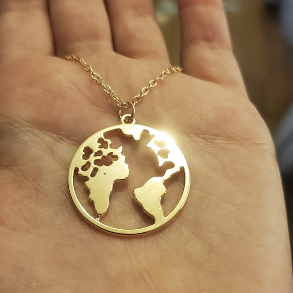 NWOT Gold Globe Map Necklace - Picture 7 of 16